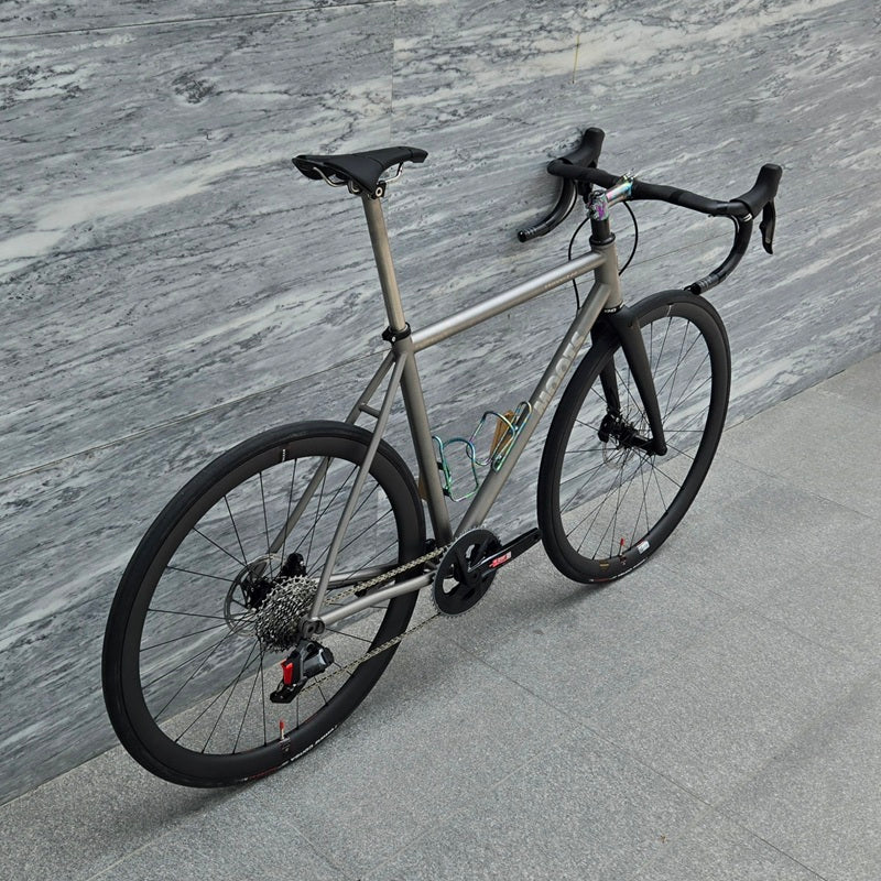 MOOTS Vamoots 33 Titanium Road Bicycle Size 54 Custom Build